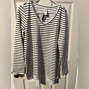 Agnes & Dora Gray & Black speckled Stripe V-neck Hi-Low long sleeve XL